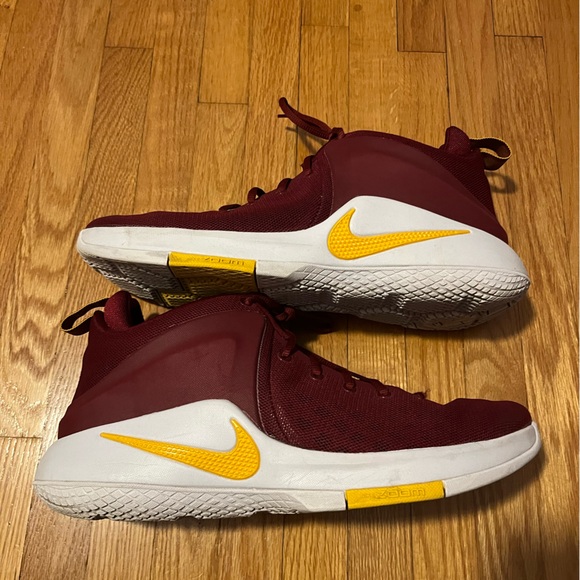 LeBroN witness - Cleveland - size 12 Men - Used - No box - Picture 3 of 3